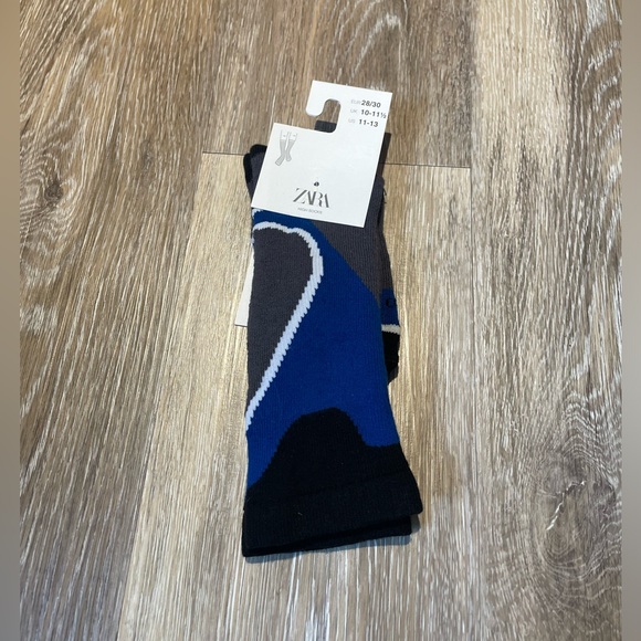 Girls toque and socks - Picture 2 of 5